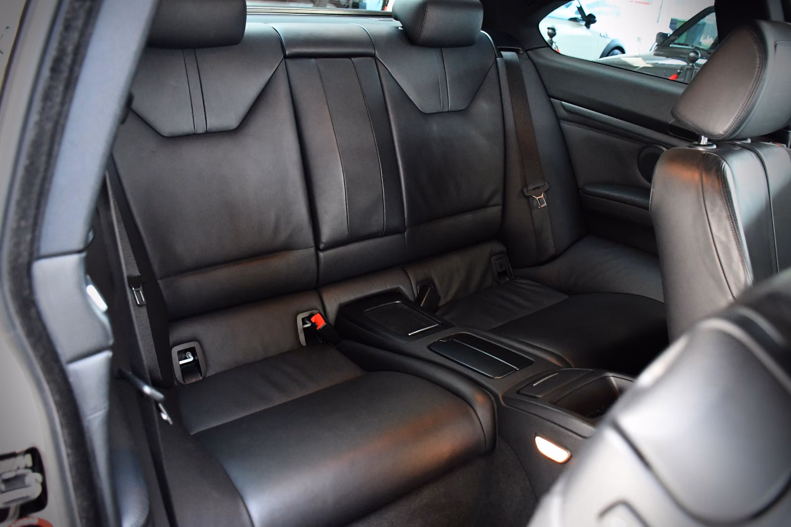 BMW M3 E92 V8 4.0 420 ch • Boîte manuelle • 79 800 km • Toit carbone • EDC • Cuir/Alcantara • GPS Pro
