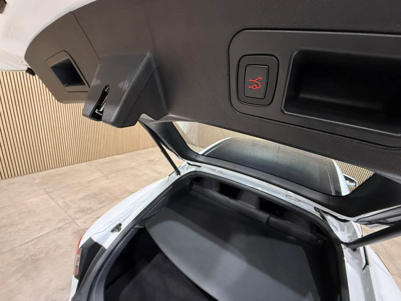 Tesla Model S Performance 85 367ch - Supercharge gratuite - Jantes 17" - Régulateur - Toit panoramique - Sièges chauffants éléctriques