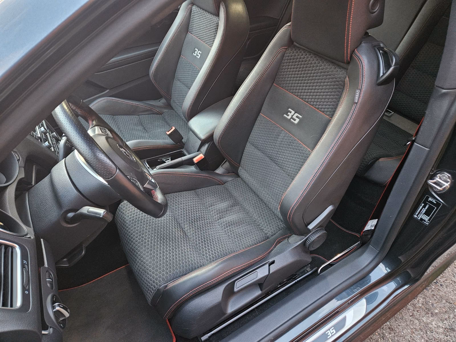 VOLKSWAGEN GOLF GTI 235CH EDITION 35