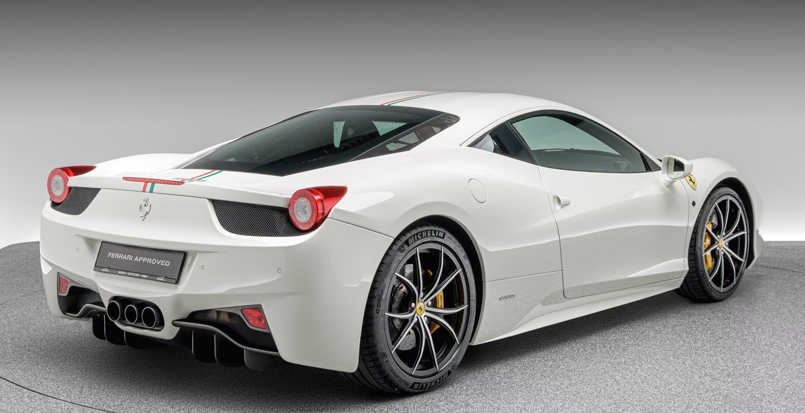 Ferrari 458 Italia V8 570 ch • Boîte F1 DCT • Baquets carbone • Pack Carbone • 48 000 km • Bianco Avus