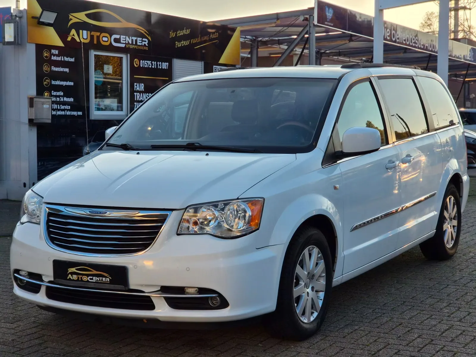 CHRYSLER GRAND VOYAGER TOWN & COUNTRY 3.6 V6 287 CH – BVA – 7 PLACES – CUIR – PORTES ÉLECTRIQUES – DVD – 52 771 KM