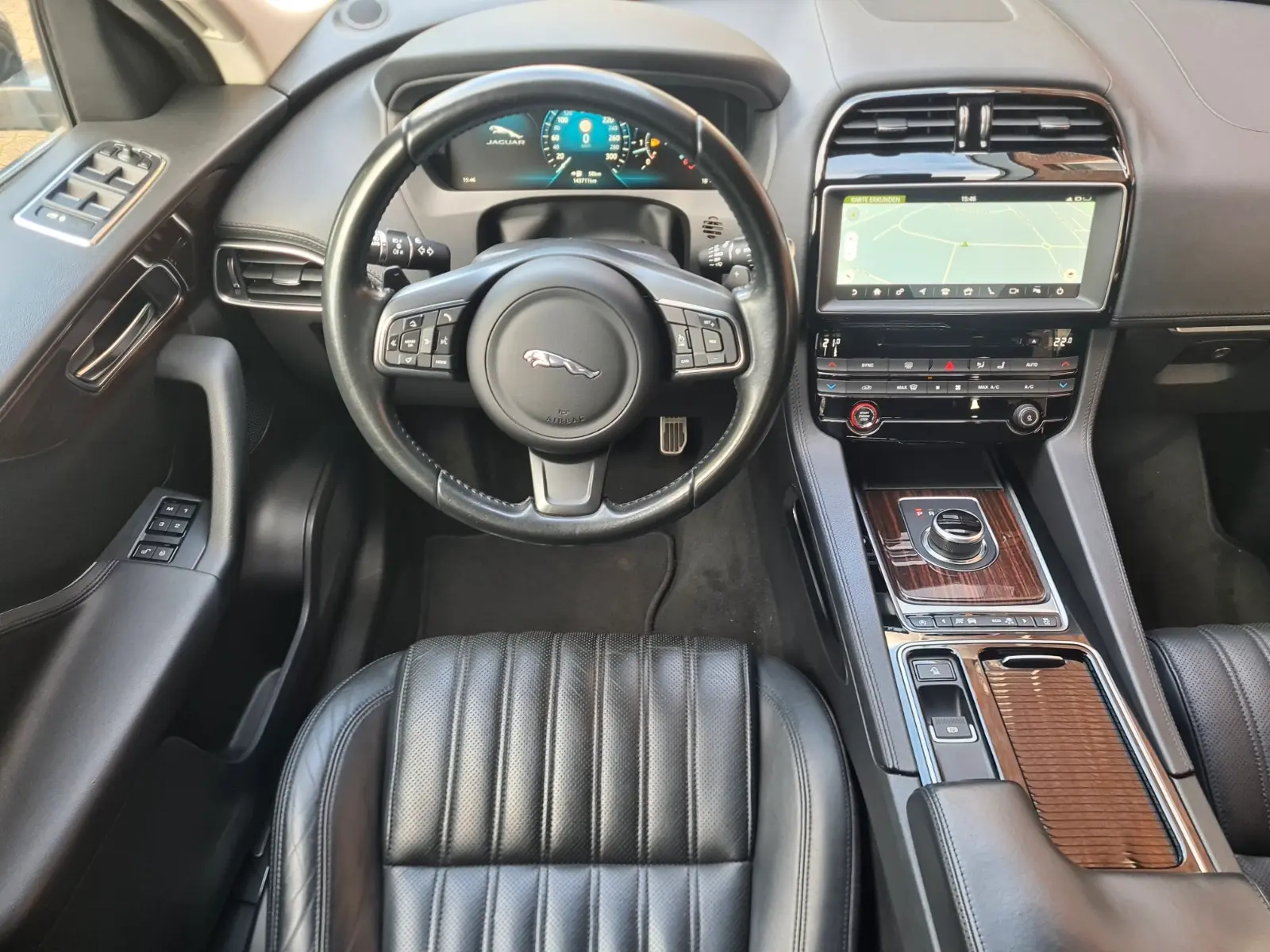 JAGUAR F-PACE PORTFOLIO AWD