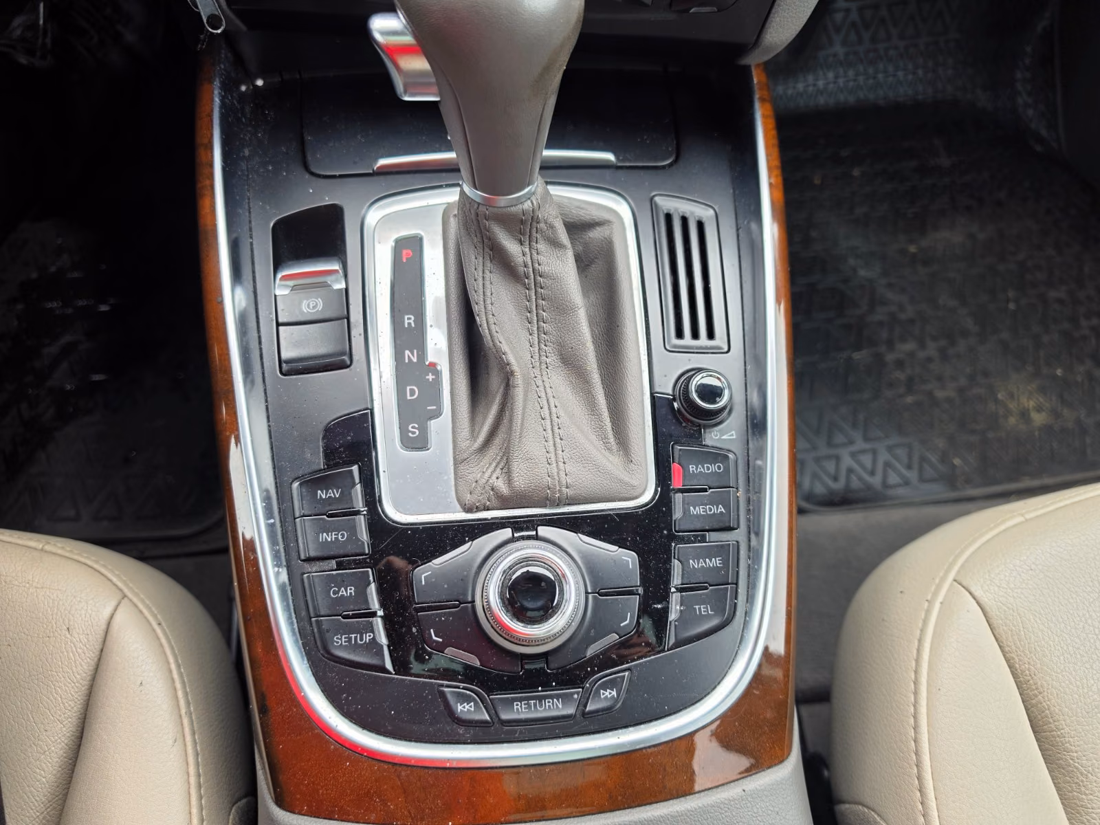 Audi Q5 2.0 TFSI quattro | 211 ch | BVA | Cuir beige | Toit panoramique | GPS | Caméra de recul | Phares xénon