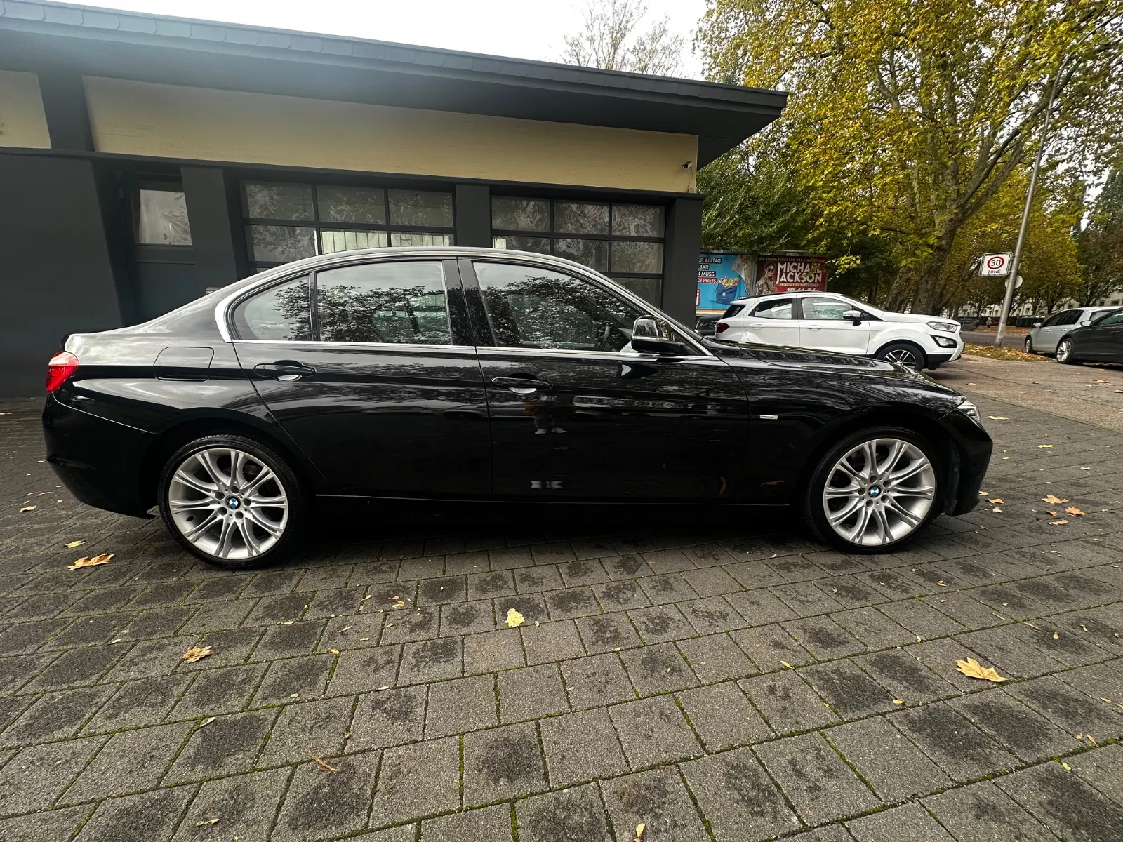 BMW 328i xDRIVE 2.0 TURBO 245ch - 4X4 - CUIR DAKOTA - AFFICHAGE TÊTE HAUTE - SIÈGES ÉLECTRIQUES À MÉMOIRE - GPS