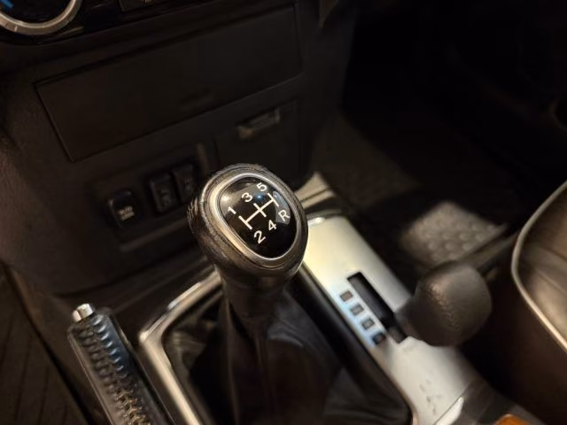 Mitsubishi Pajero 3.2 DI-D Intense 3 portes | 200 ch | BVM | Intérieur cuir | Phares xénon | Attelage | Bluetooth