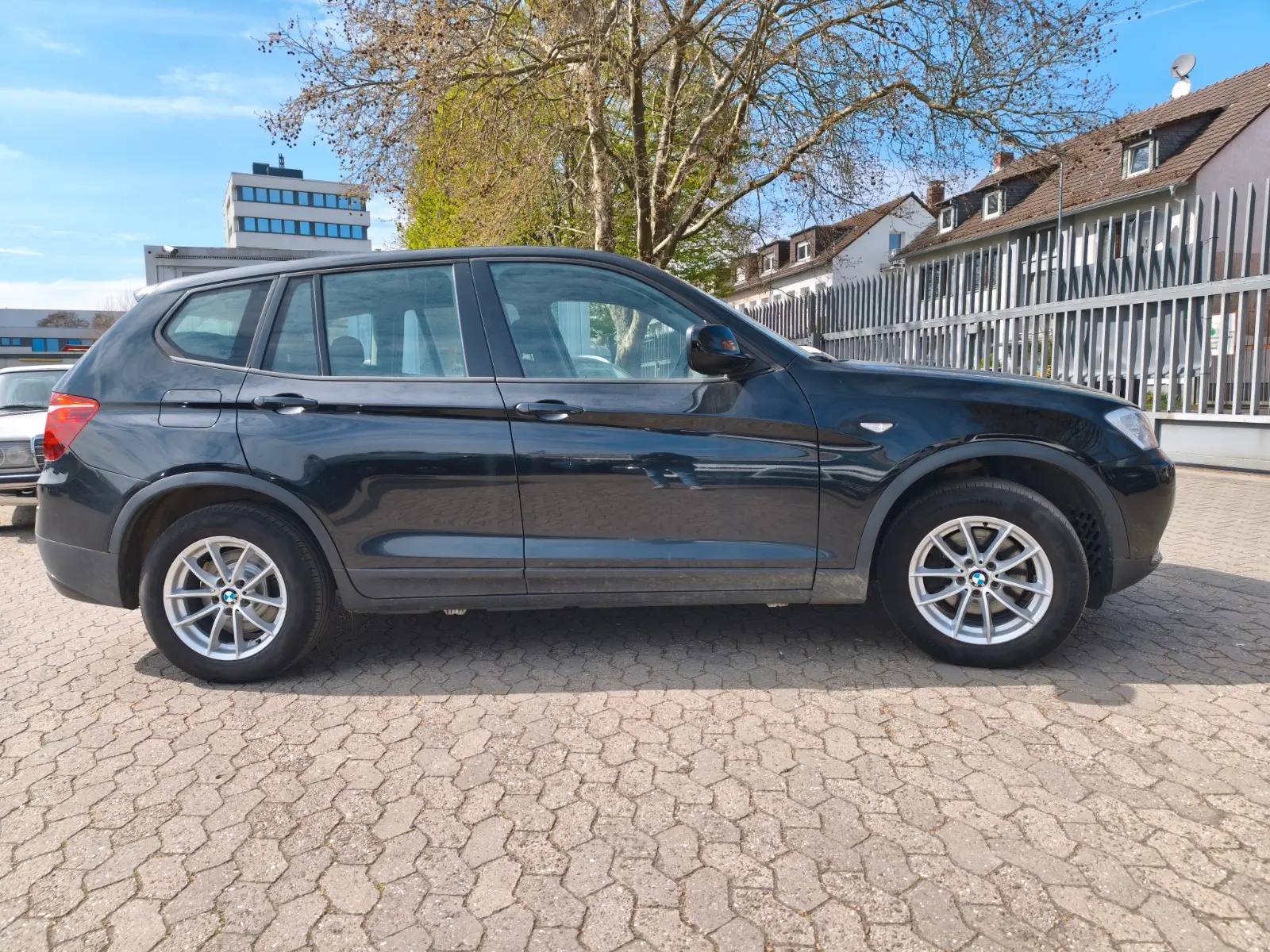 BMW X3 xDrive20d | 184 ch | BVA | Phares bi-xénon | Attelage | Radar de recul | Jeu de jantes supplémentaire