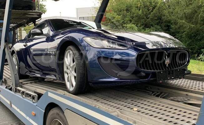 Dernière étape avant le transport et la livraison d'une Maserati Granturismo Sport quasi neuve et contrôlée TÜV.