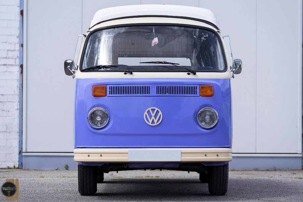 Volkswagen T2 Camper Bus – Nouveau moteur – restauré-1